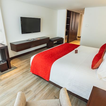 Best Western Plus 93 Park Hotel Bogotá Exterior foto A room at the hotel