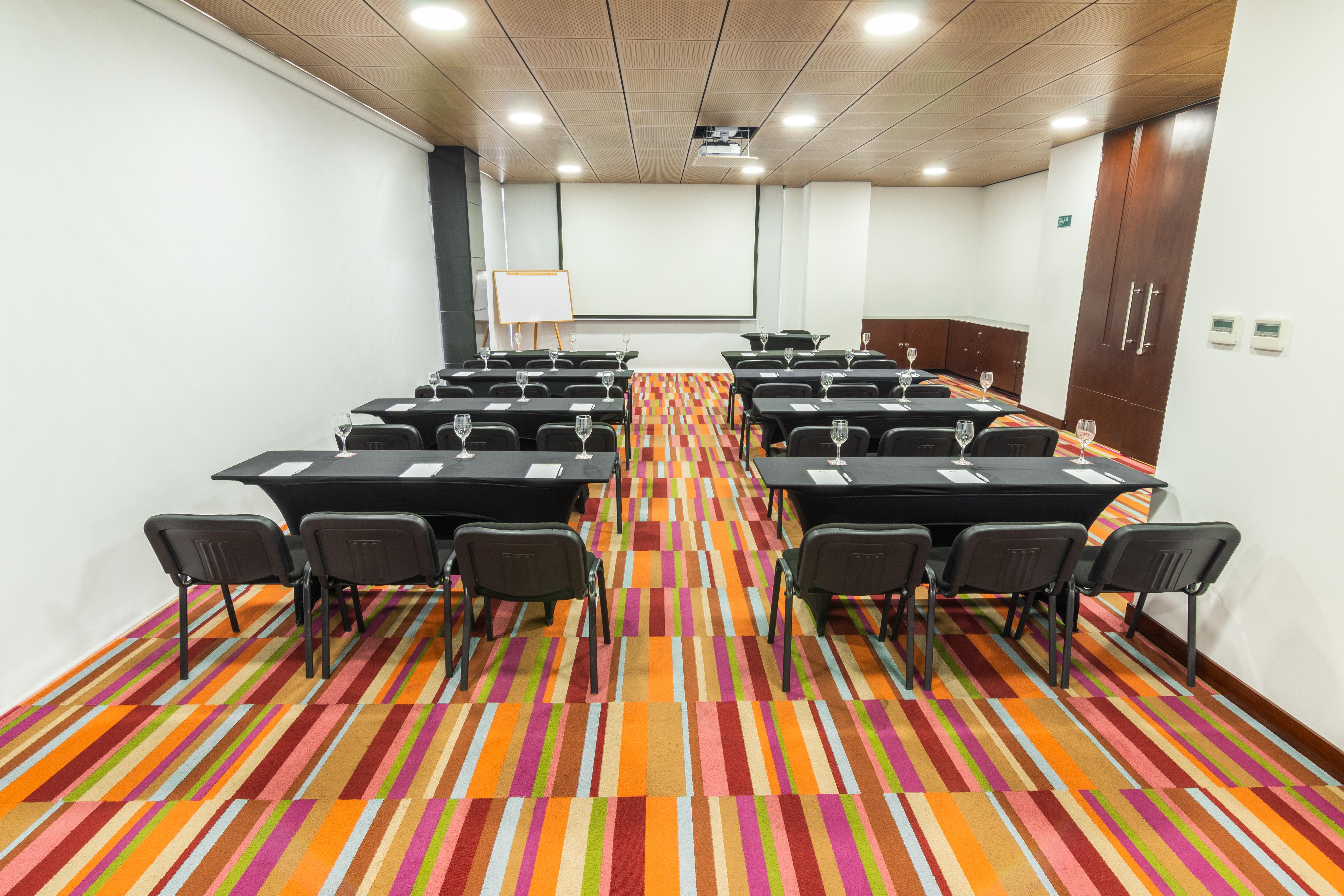 Best Western Plus 93 Park Hotel Bogotá Exterior foto Meeting room at the hotel