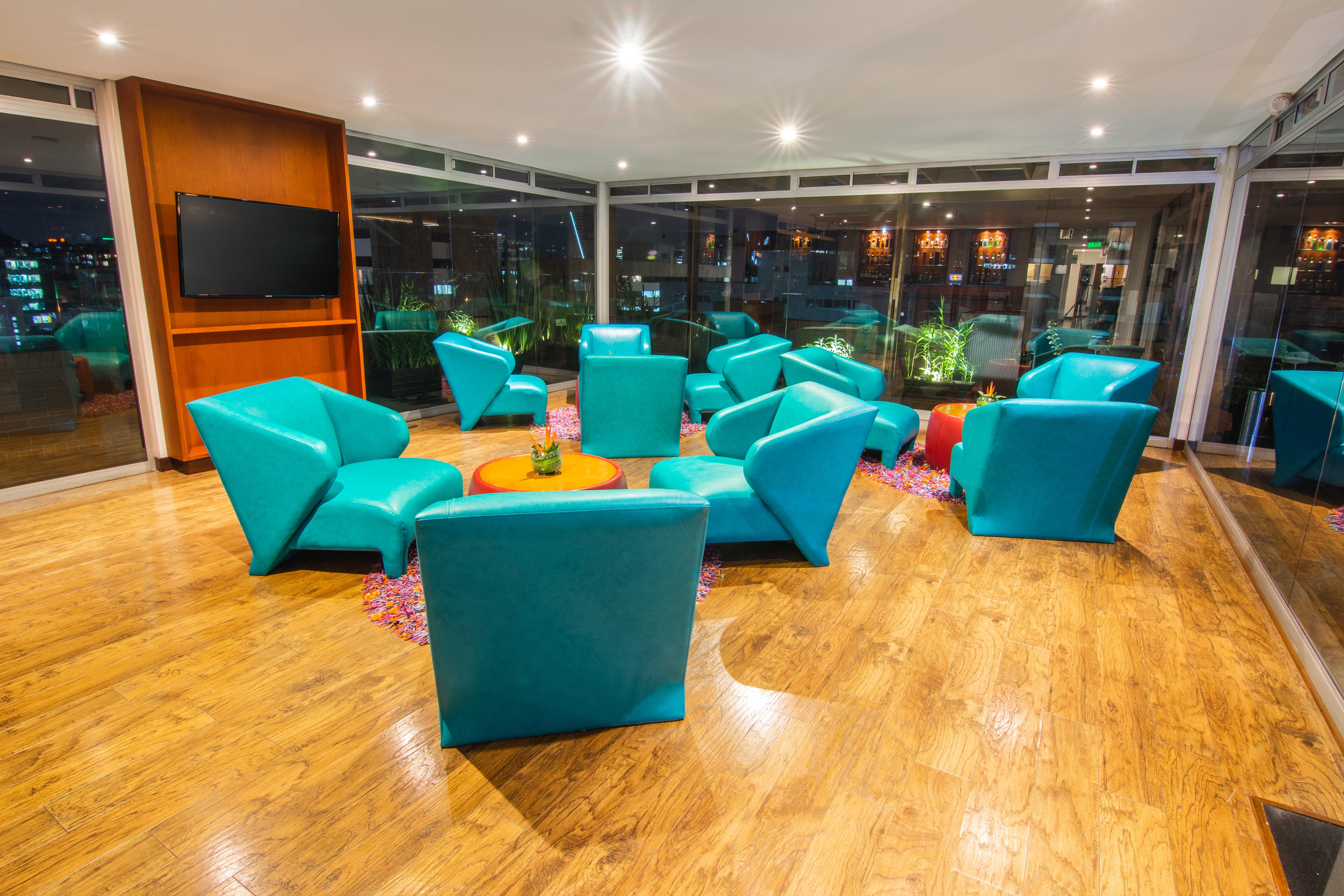 Best Western Plus 93 Park Hotel Bogotá Exterior foto The lounge at the airport
