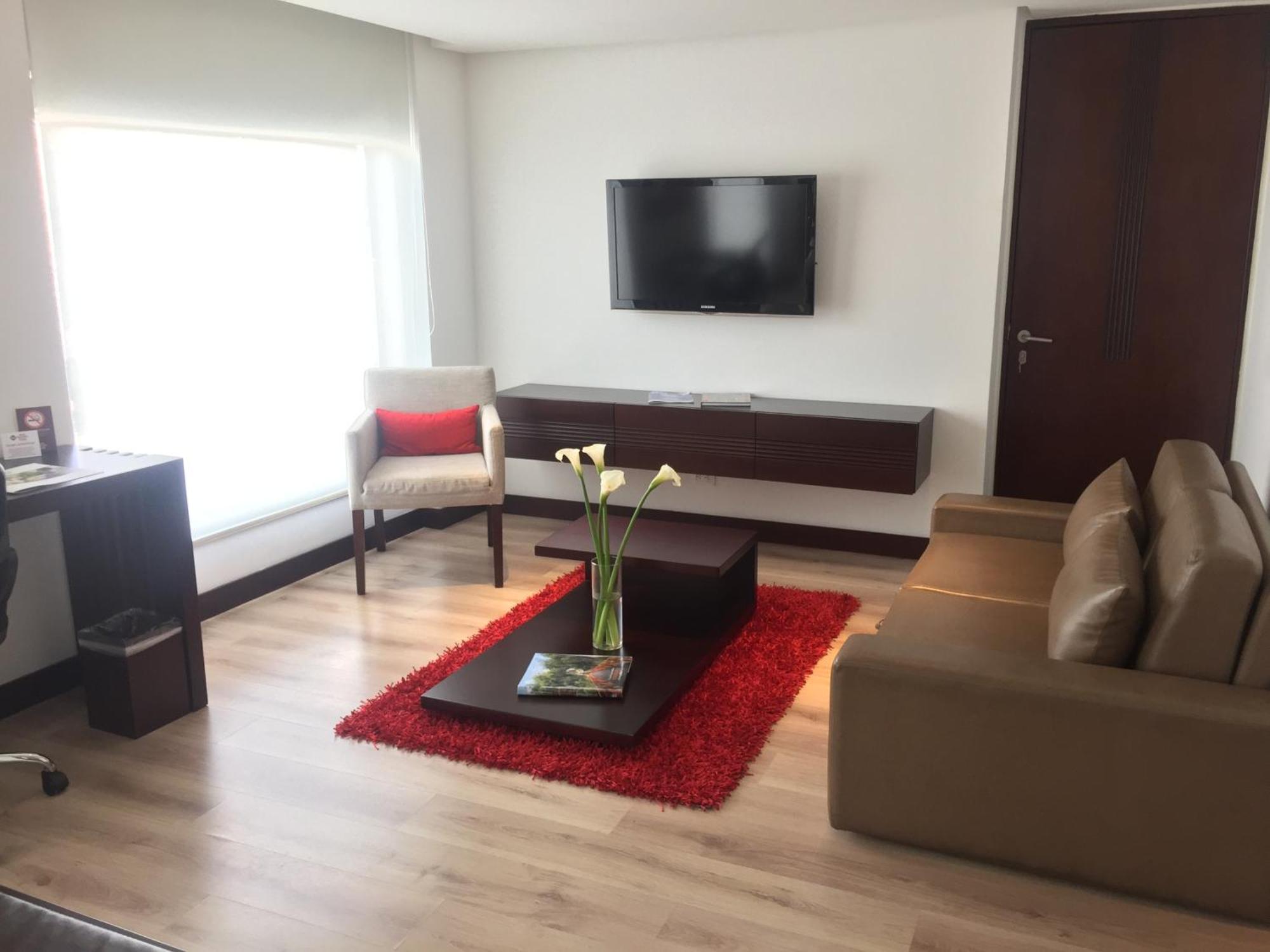 Best Western Plus 93 Park Hotel Bogotá Exterior foto Living room of a suite at the hotel