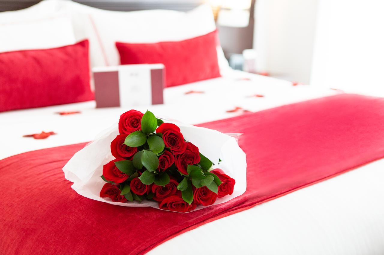 Best Western Plus 93 Park Hotel Bogotá Exterior foto A bouquet of red roses