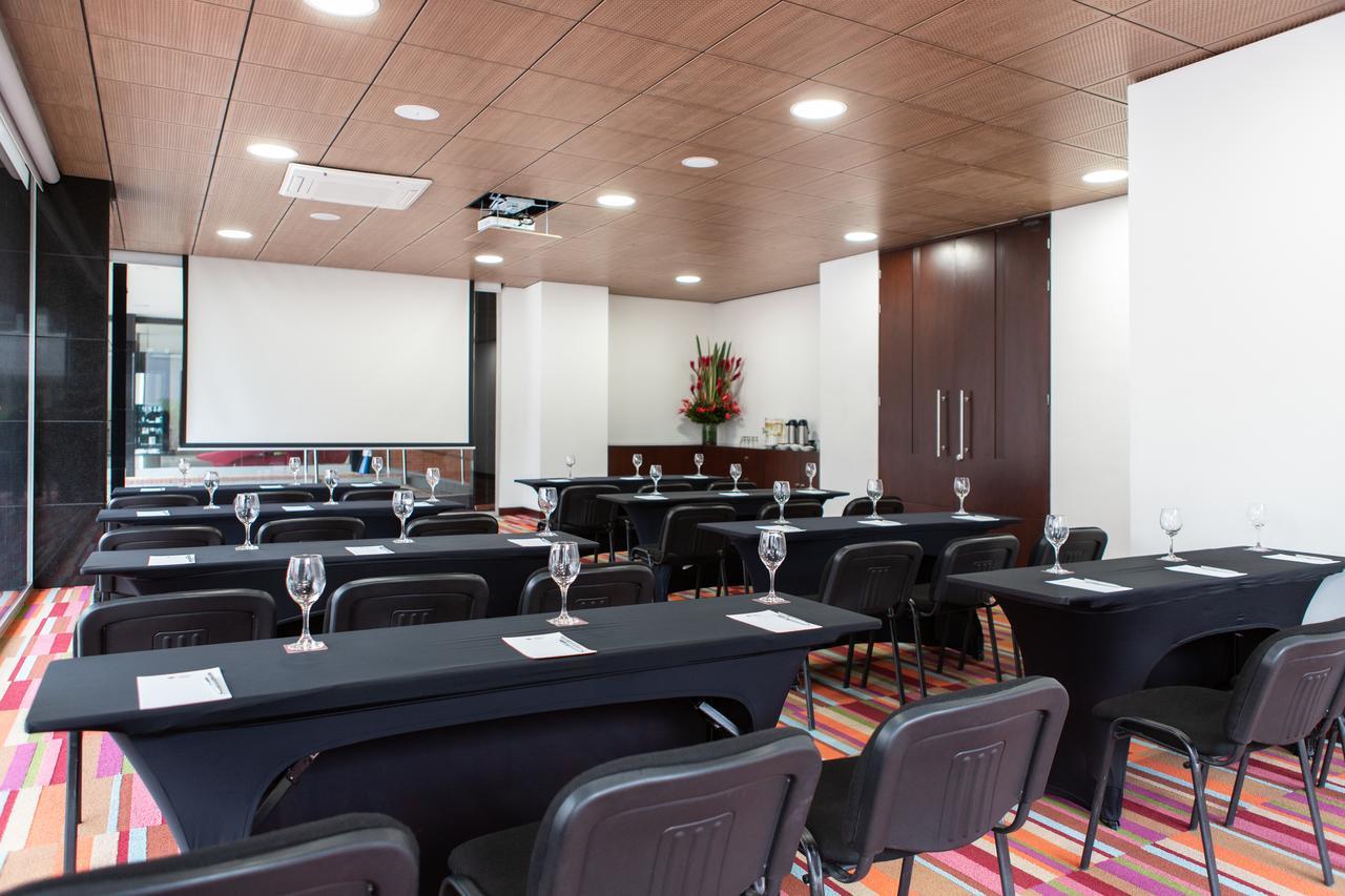 Best Western Plus 93 Park Hotel Bogotá Exterior foto Meeting room at the hotel